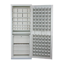 Armoire à pharmacie avec une porte équipée