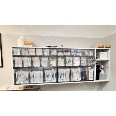 Armoire multifonctionnelle avec 28 compartiments et un compartiment ouvert 