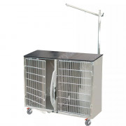Cage d'attente avec table de toilettage