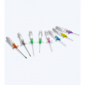 Canules intraveineuses avec ailettes 