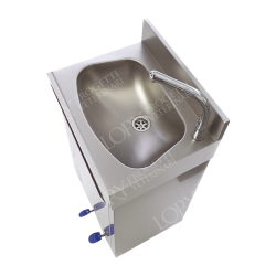 Evier chirurgical avec pédale au sol et porte-savon