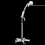 Lampe d'examen mobile sur un trépied réglable en hauteur