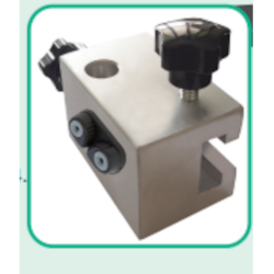 Pince de fixation pour barres latérales de tables de chirurgie