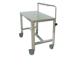 Table d'instruments avec un plateau et une partie supérieure