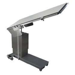 Table de chirurgie avec dessus plat et plaque translucide aux rayons X