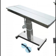 Table électrique chirurgicale avec un plateau rabattable et bac de récupération