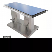 Table d'opération hydraulique pour orthopédie avec dessus radio-transparent et barres latérales