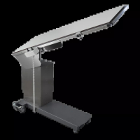 Table de chirurgie avec dessus plat et plaque translucide aux rayons X